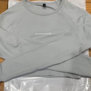 🚫SOLD🚫Alphalete amplify long sleeve crop top